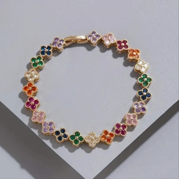 14k Gold Clover Motif Tennis Bracelet - Picture 3 of 4